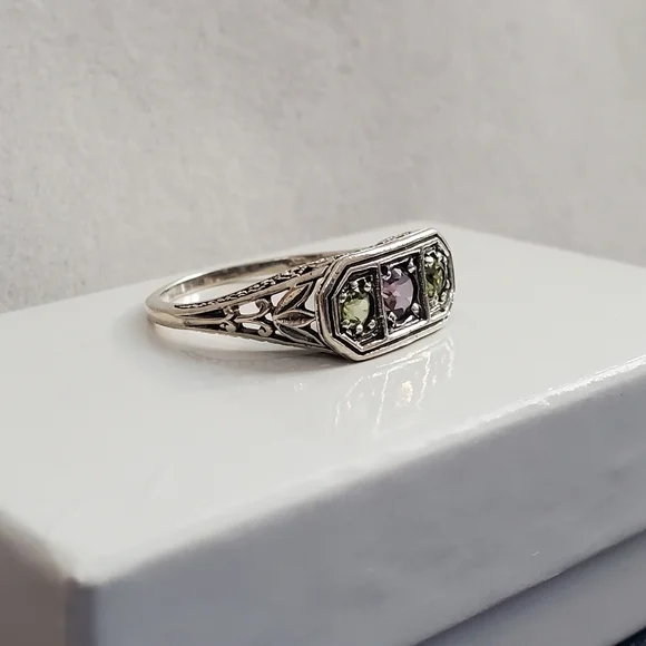 Vintage Sterling Silver Filigree Ring with Amethyst and Peridots Size 7.5 - Picture 10 of 16